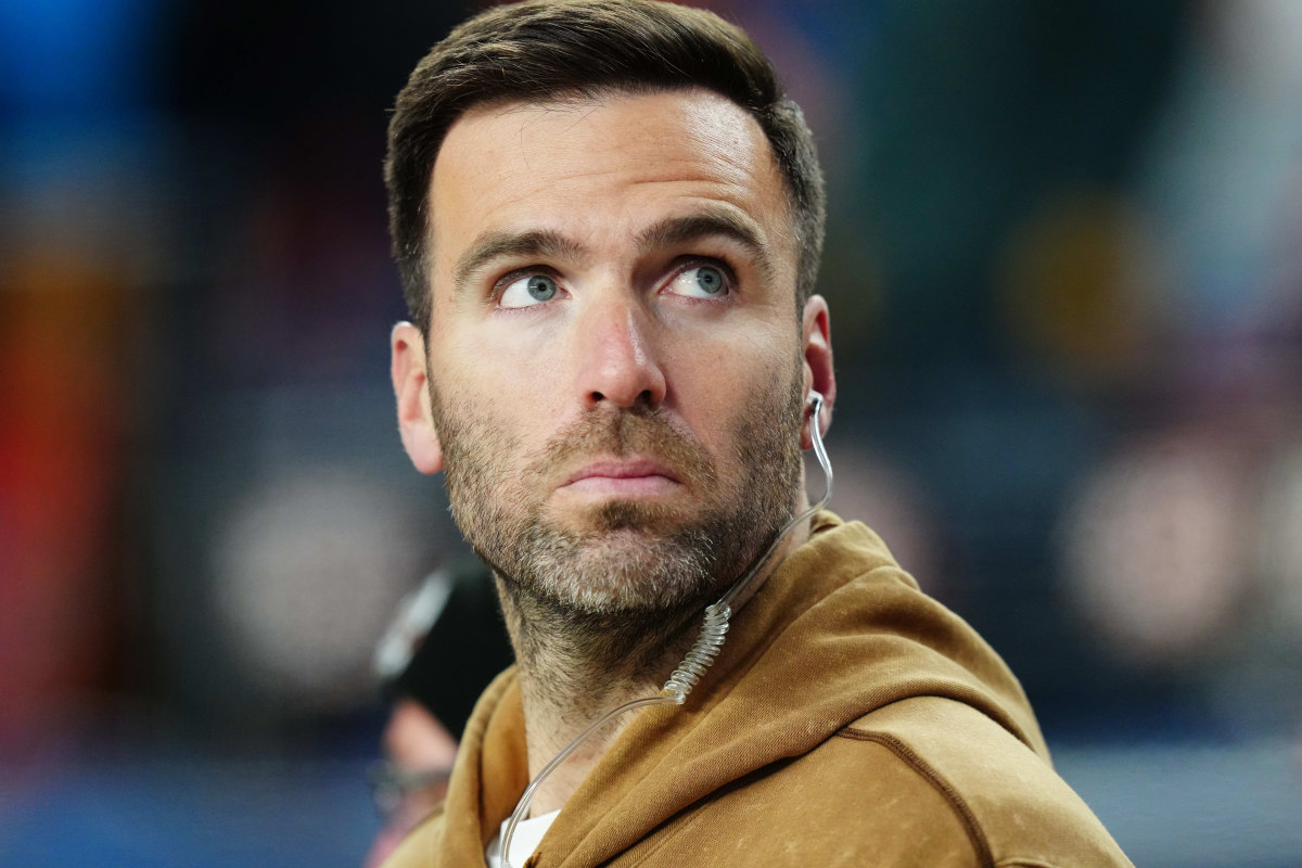 Nov 26, 2023; Denver, Colorado, USA; Cleveland Browns quarterback Joe Flacco (15) on the sidelines during the second half against the Denver Broncos at Empower Field at Mile High.